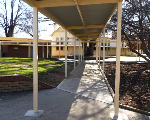 Covered pedestrian walkway for highschool in NSW Australia